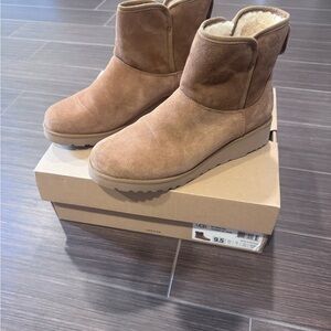 UGG Kristin Booties, Chestnut, Size 9.5; EUC, worn twice!